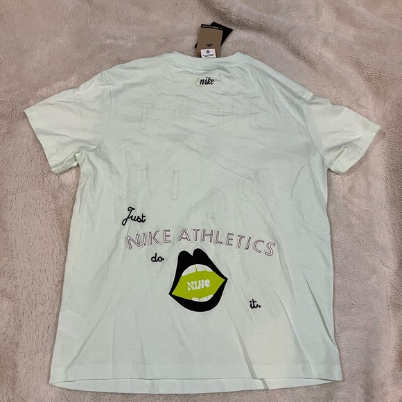 Nike shirt - Picture 2 of 3